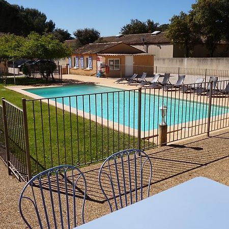 Appartements " Le Clos De La Cerisaie" Castillon-du-Gard Exterior photo