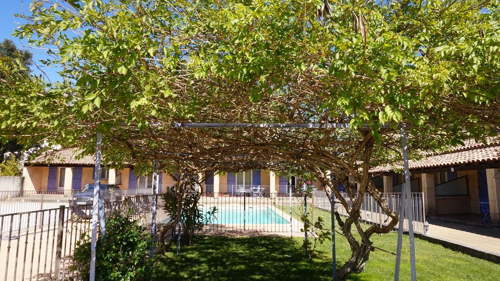 Appartements " Le Clos De La Cerisaie" Castillon-du-Gard Exterior photo