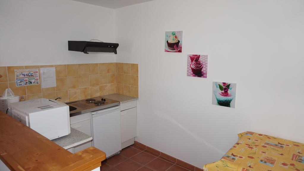 Appartements " Le Clos De La Cerisaie" Castillon-du-Gard Exterior photo