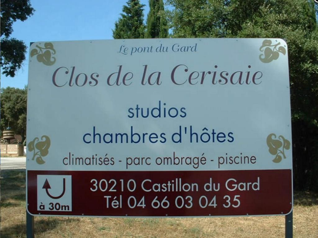 Appartements " Le Clos De La Cerisaie" Castillon-du-Gard Exterior photo